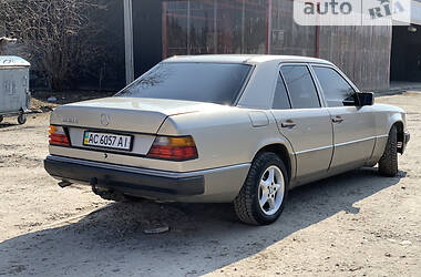 Седан Mercedes-Benz E-Class 1991 в Луцке