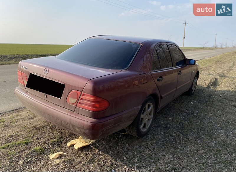 Седан Mercedes-Benz E-Class 1995 в Одессе