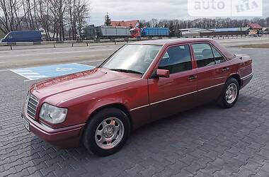 Седан Mercedes-Benz E-Class 1994 в Черновцах