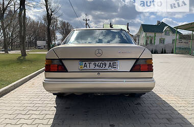Седан Mercedes-Benz E-Class 1989 в Чернівцях