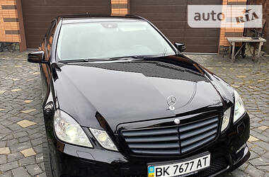 Седан Mercedes-Benz E-Class 2011 в Ровно