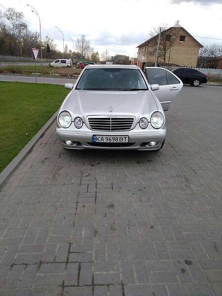 Седан Mercedes-Benz E-Class 2000 в Києві