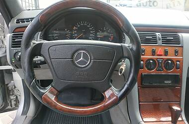 Седан Mercedes-Benz E-Class 1997 в Киеве