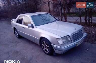 Седан Mercedes-Benz E-Class 1987 в Виннице