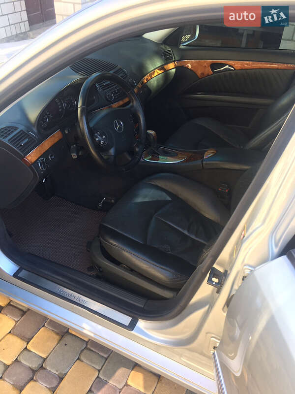 Седан Mercedes-Benz E-Class 2003 в Рокитному