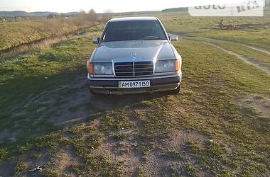 Седан Mercedes-Benz E-Class 1988 в Кременце