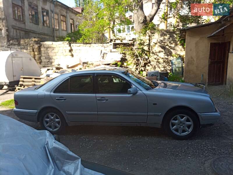 Седан Mercedes-Benz E-Class 1997 в Одессе