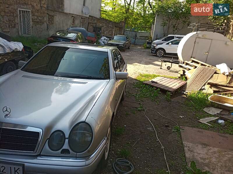 Седан Mercedes-Benz E-Class 1997 в Одессе