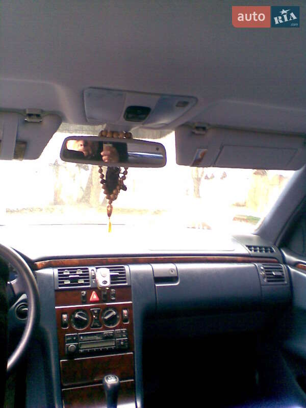 Седан Mercedes-Benz E-Class 1998 в Ужгороде