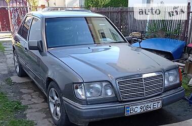 Седан Mercedes-Benz E-Class 1993 в Львове