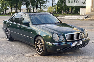 Седан Mercedes-Benz E-Class 1996 в Киеве