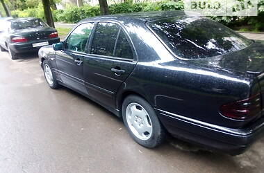 Седан Mercedes-Benz E-Class 1999 в Львове