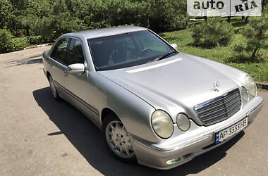 Седан Mercedes-Benz E-Class 2000 в 