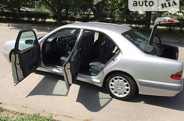 Седан Mercedes-Benz E-Class 2000 в 
