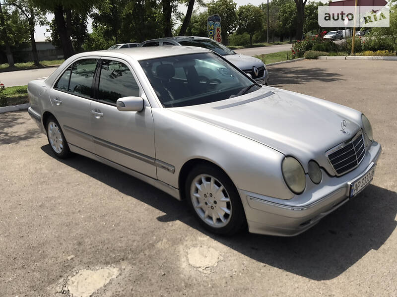 Седан Mercedes-Benz E-Class 2000 в Мариуполе