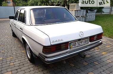 Седан Mercedes-Benz E-Class 1984 в Липовці