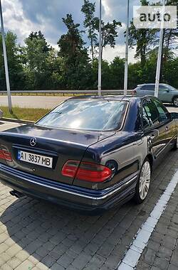 Седан Mercedes-Benz E-Class 1999 в Киеве