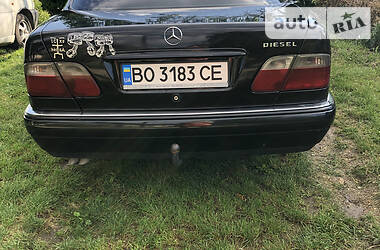 Седан Mercedes-Benz E-Class 1997 в Кременце