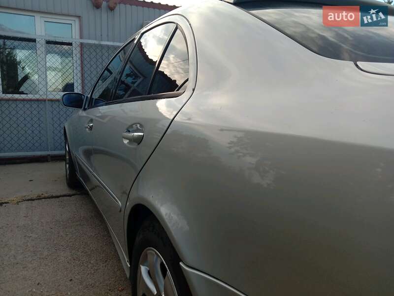 Седан Mercedes-Benz E-Class 2002 в Гадяче