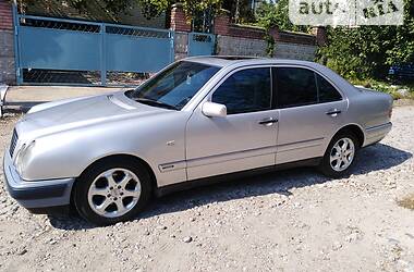 Седан Mercedes-Benz E-Class 1999 в Запоріжжі