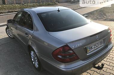 Седан Mercedes-Benz E-Class 2006 в Ровно