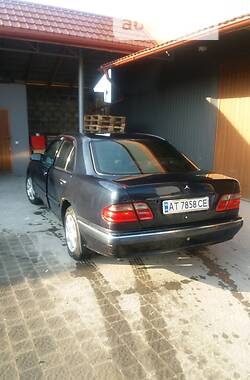 Седан Mercedes-Benz E-Class 2001 в Івано-Франківську