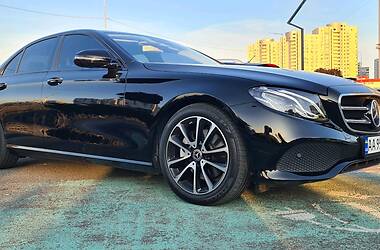 Седан Mercedes-Benz E-Class 2017 в Києві