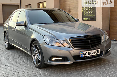 Седан Mercedes-Benz E-Class 2009 в Ужгороде