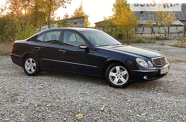 Седан Mercedes-Benz E-Class 2003 в Черновцах