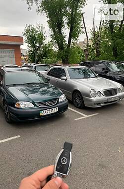 Седан Mercedes-Benz E-Class 2000 в Києві