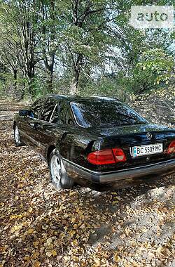 Седан Mercedes-Benz E-Class 1998 в Самборе