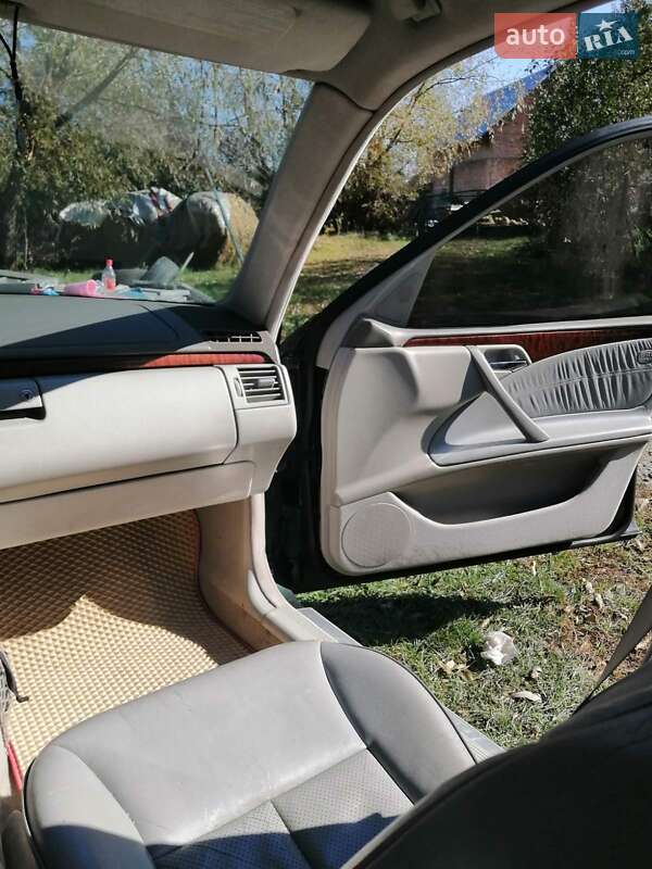 Седан Mercedes-Benz E-Class 2001 в Львові