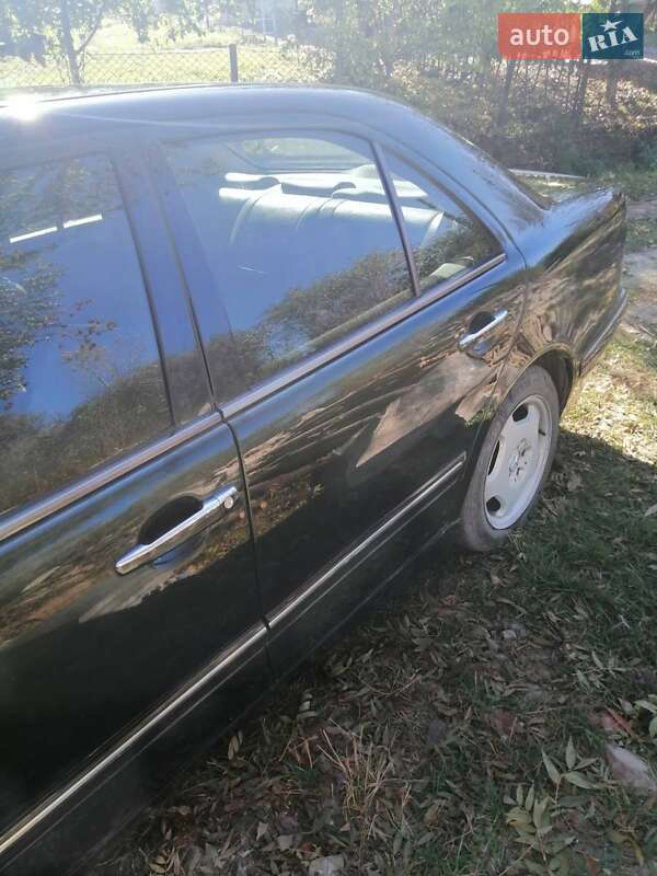 Седан Mercedes-Benz E-Class 2001 в Львові
