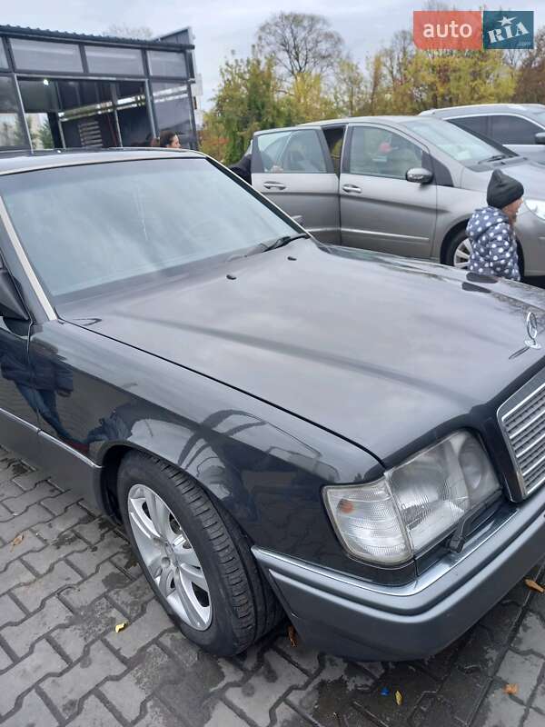 Седан Mercedes-Benz E-Class 1995 в Шептицькому