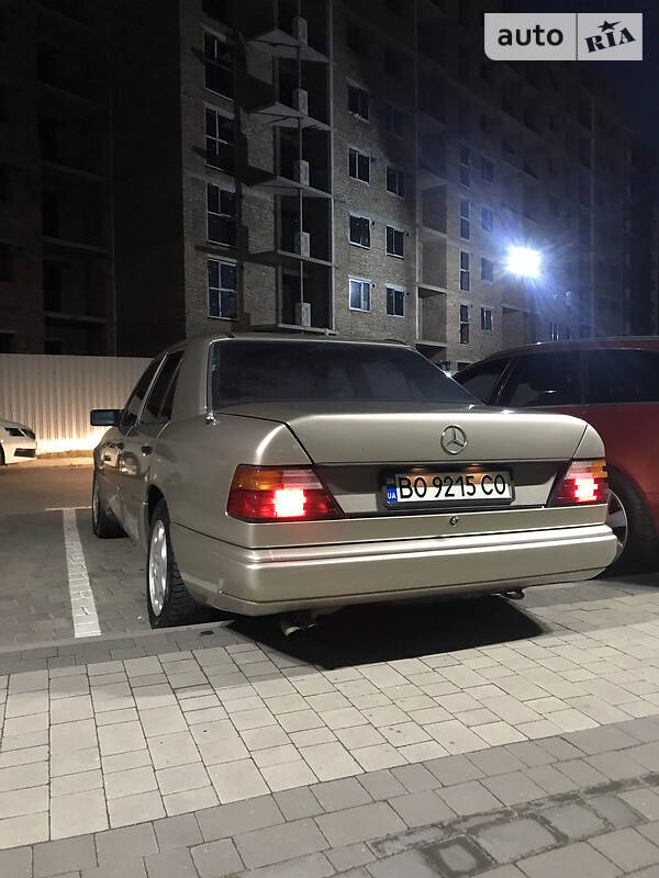 Седан Mercedes-Benz E-Class 1985 в Луцке