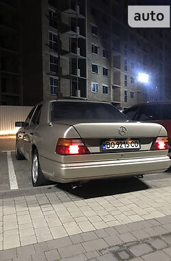 Седан Mercedes-Benz E-Class 1985 в Луцке