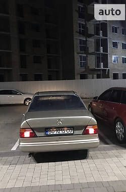 Седан Mercedes-Benz E-Class 1985 в Луцке