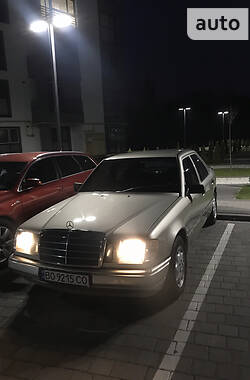 Седан Mercedes-Benz E-Class 1985 в Луцке