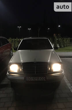 Седан Mercedes-Benz E-Class 1985 в Луцке