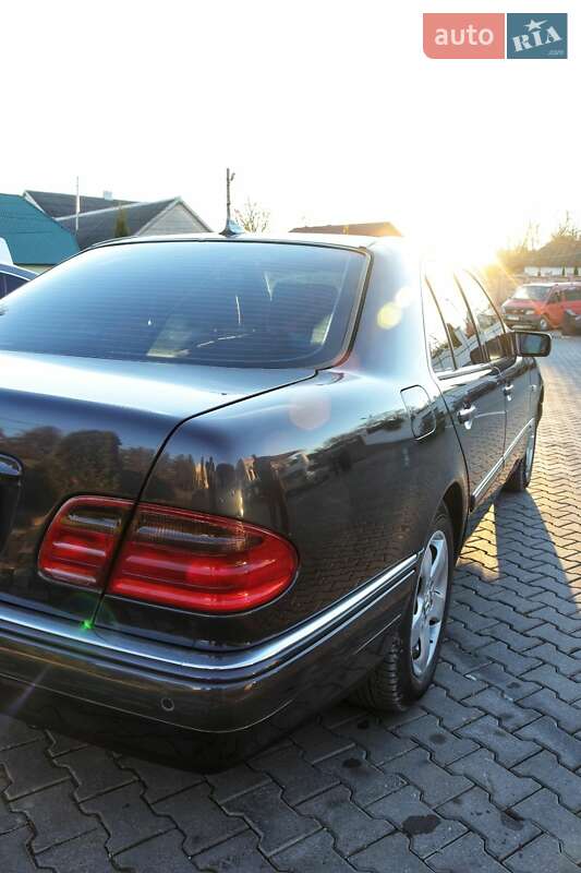 Седан Mercedes-Benz E-Class 1998 в Черновцах