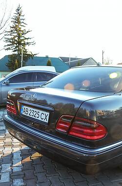 Седан Mercedes-Benz E-Class 1998 в Чернівцях