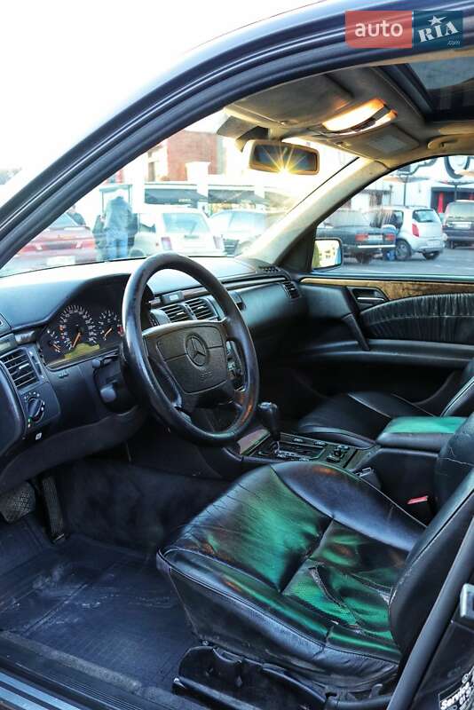 Седан Mercedes-Benz E-Class 1998 в Черновцах