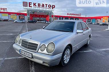 Седан Mercedes-Benz E-Class 1999 в Рівному