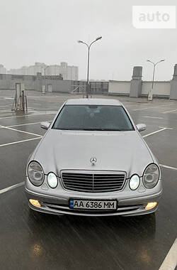 Седан Mercedes-Benz E-Class 2004 в Киеве