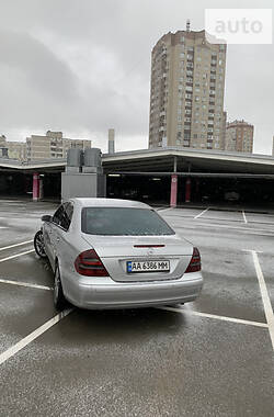 Седан Mercedes-Benz E-Class 2004 в Киеве