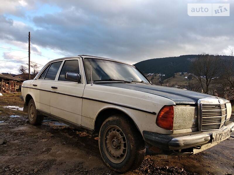 Седан Mercedes-Benz E-Class 1983 в Ивано-Франковске