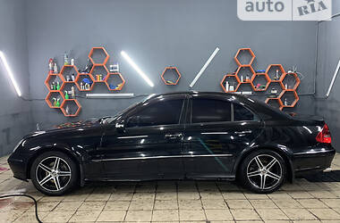 Седан Mercedes-Benz E-Class 2004 в 
