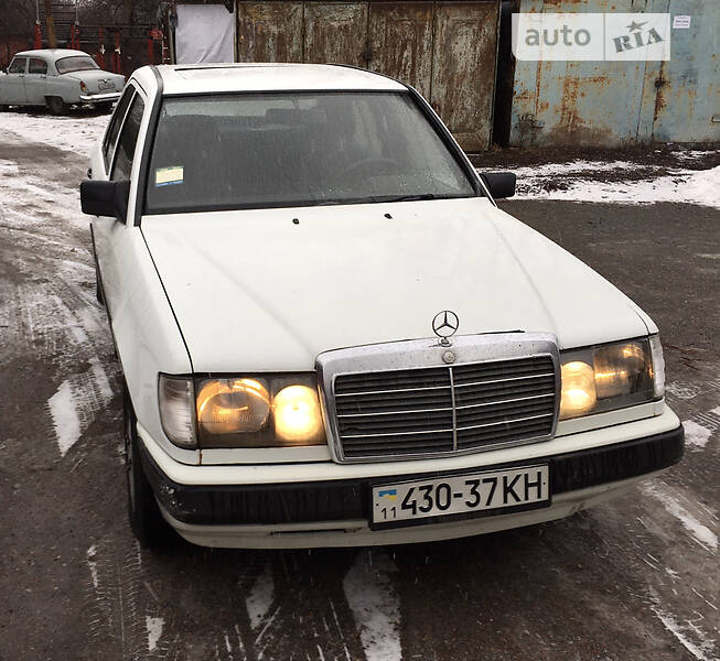 Седан Mercedes-Benz E-Class 1988 в Киеве