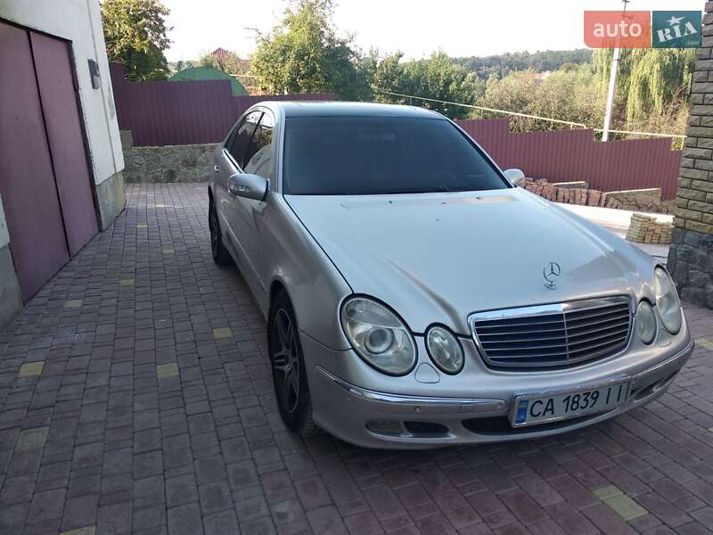 Седан Mercedes-Benz E-Class 2004 в Умані