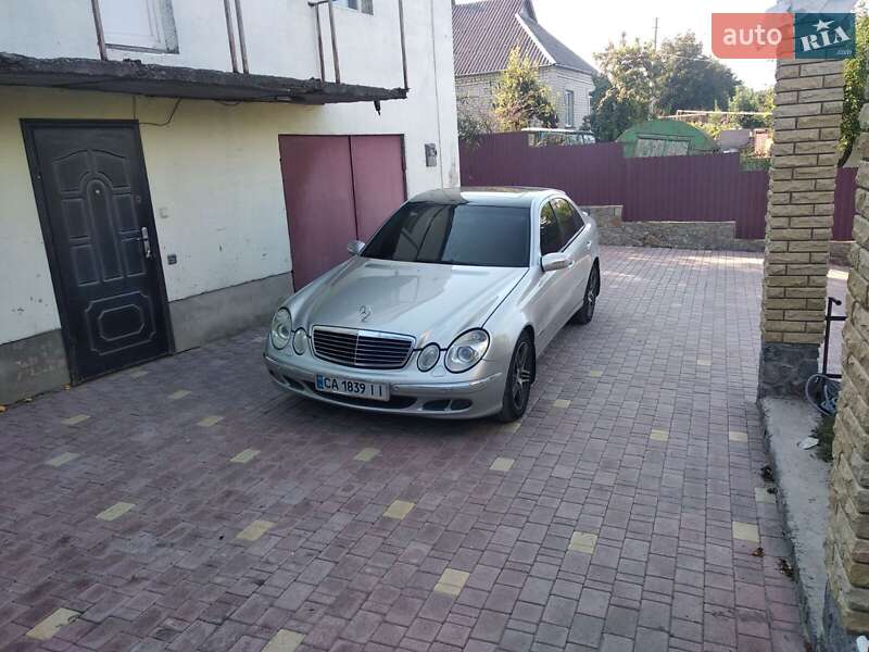 Седан Mercedes-Benz E-Class 2004 в Умані